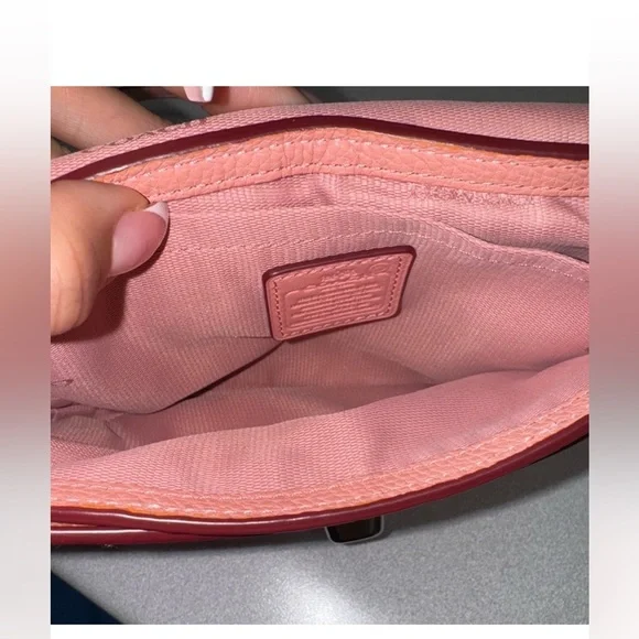 🌸 NWOT COACH F52896 Liv Turn lock Crossbody Bag Handbag Purse Pink - Picture 5 of 6